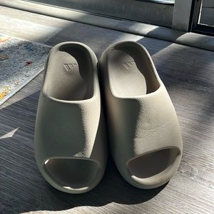 YEEZY - Adidas Yeezy Slide (Color: Bone)